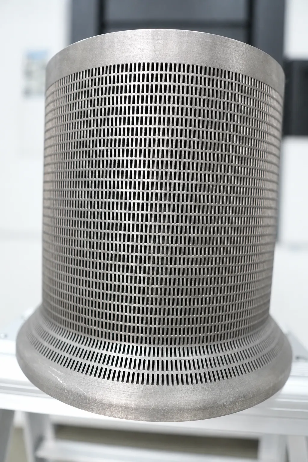 The complete metal labyrinth cage