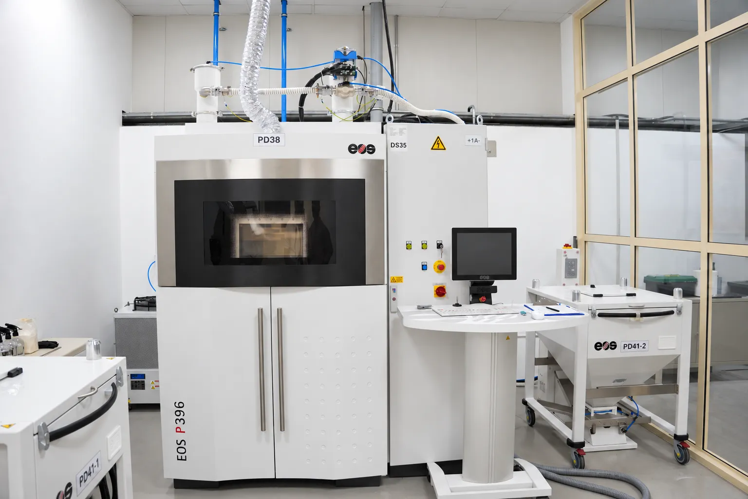 EOS P 396 laser sintering system with its ancillary equipment