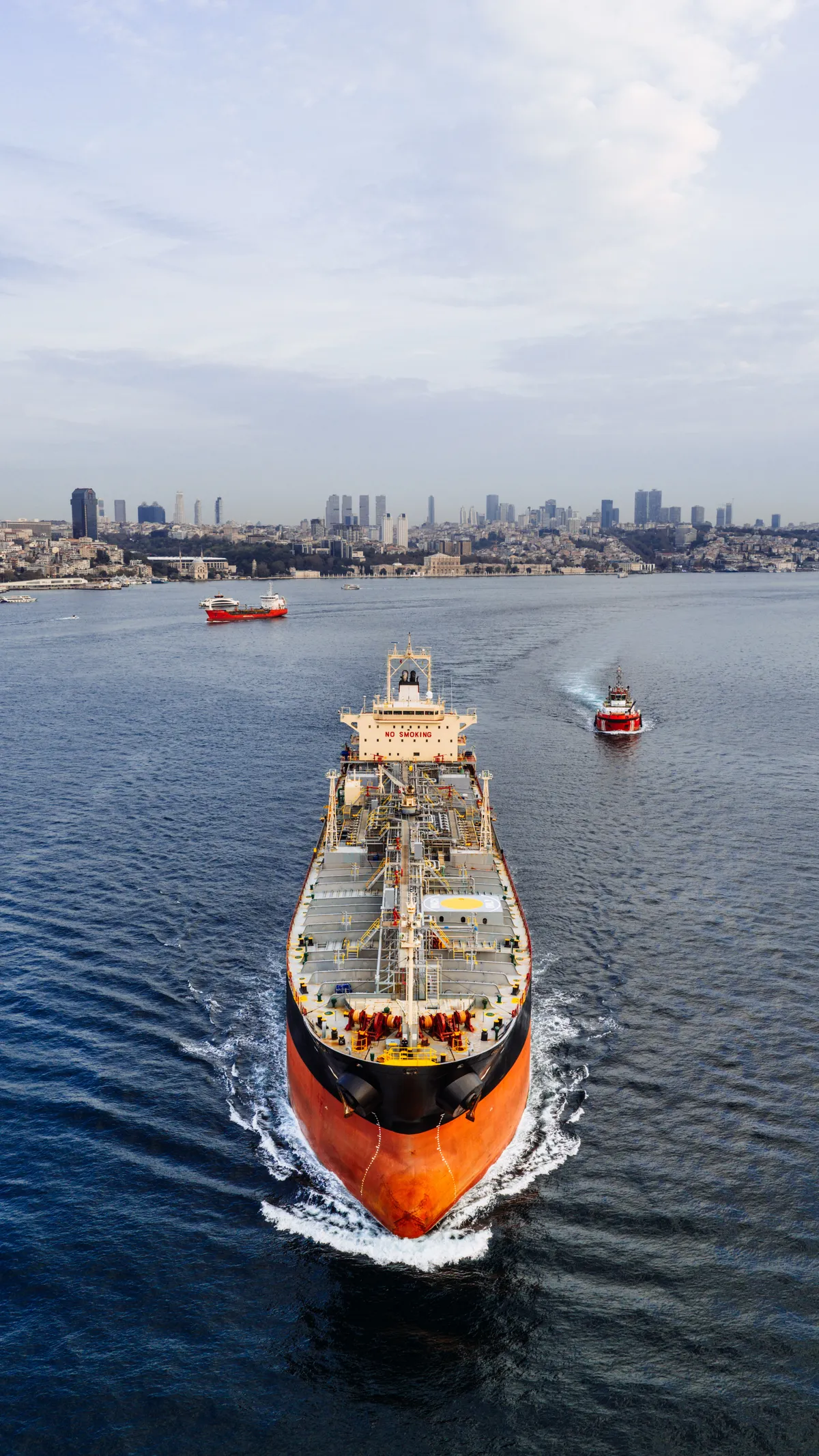 Vessel approaching a harbour