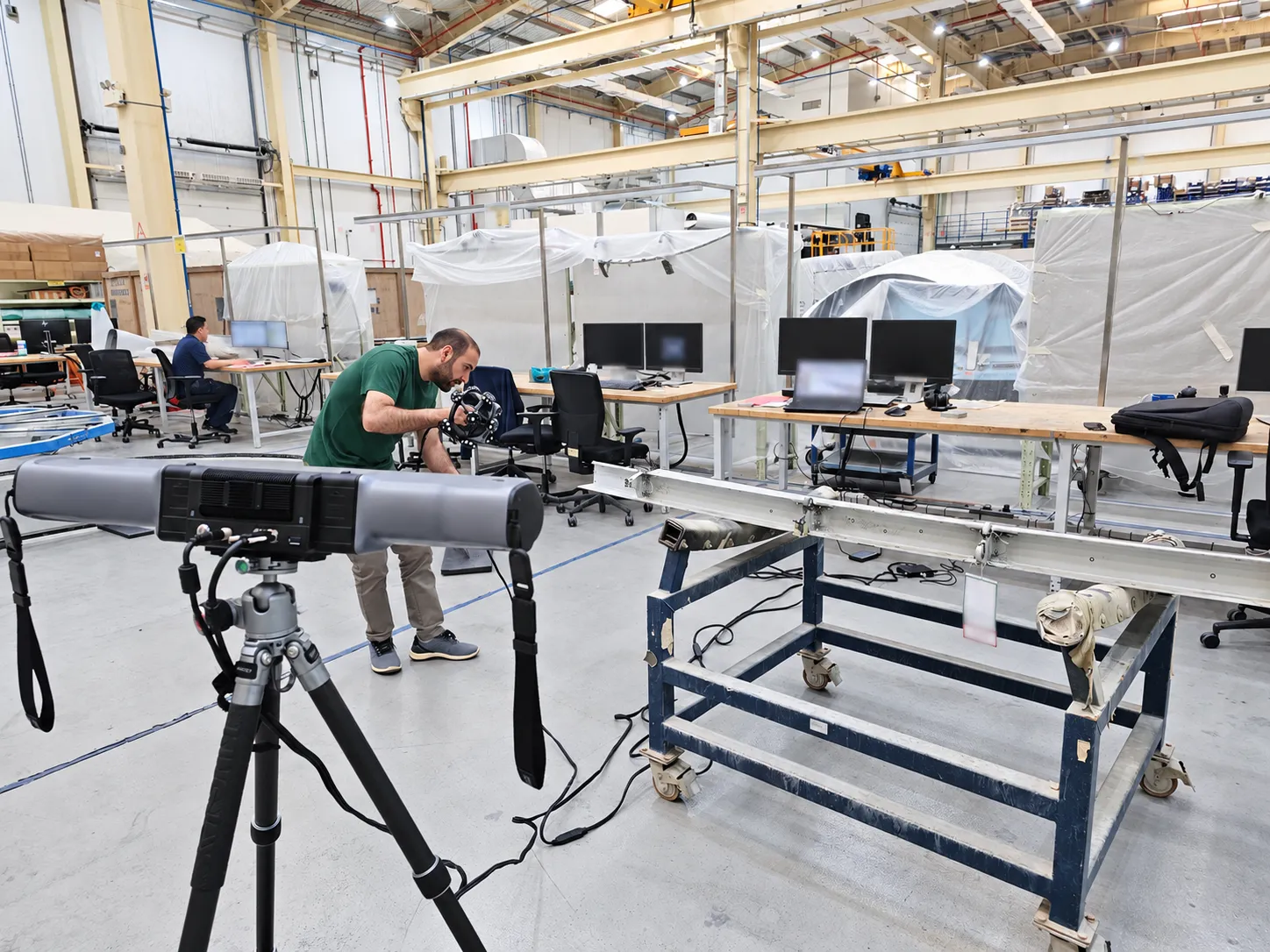 Large component scanned with tracking equipment