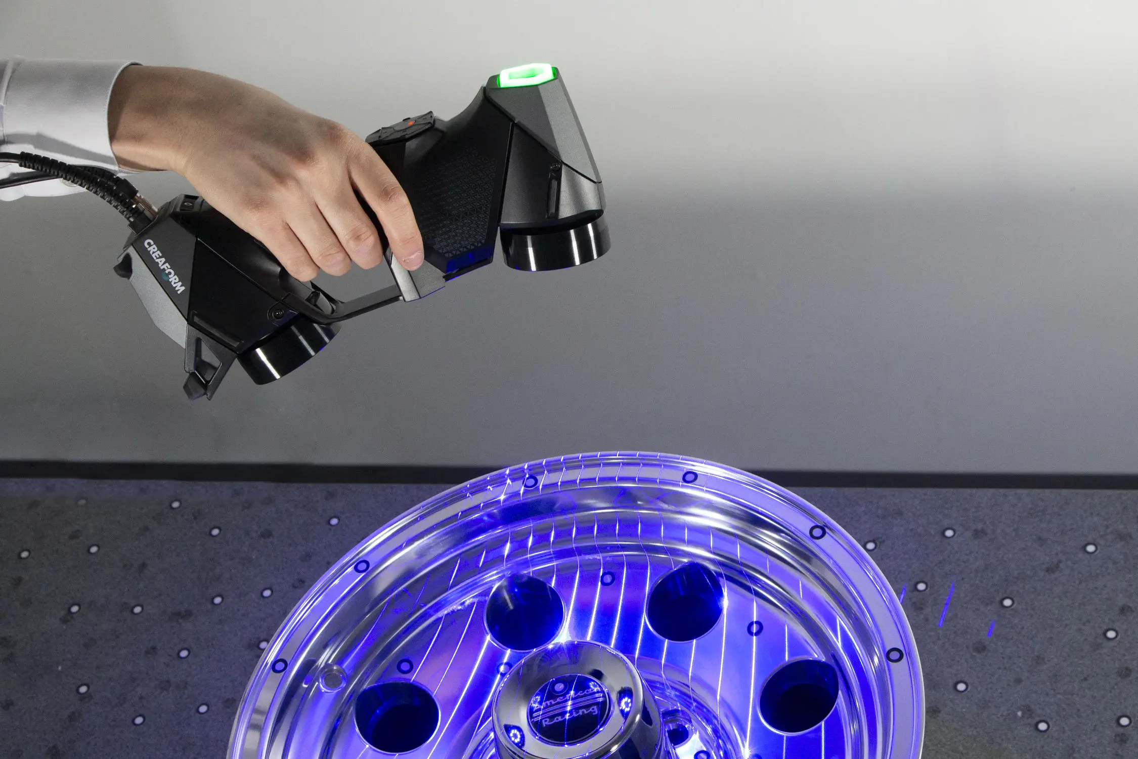 HandySCAN BLACK Series scanning a machined component